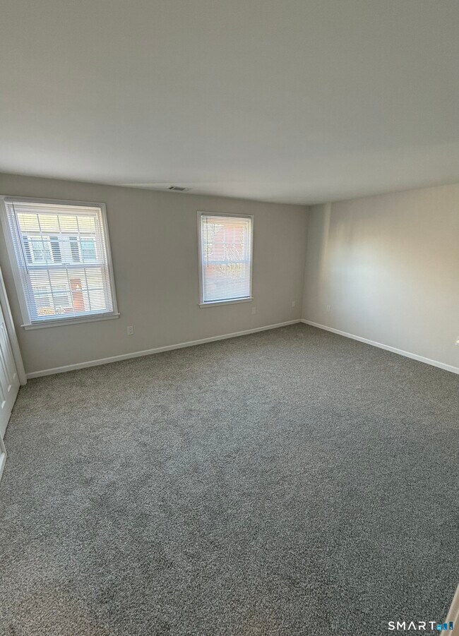 Building Photo - 7 Barrington Dr