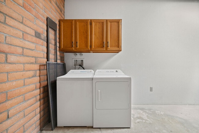 Building Photo - 1021 W Desert Canyon Pl