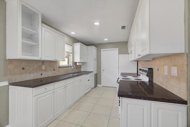 Building Photo - 6315 Rustygate Dr