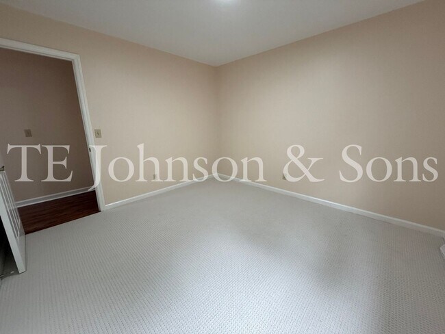 Building Photo - 3 Bedroom Close to Mt. Tabor
