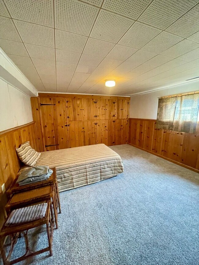 Building Photo - Furnished 3 bedroom/2bath close to Garden of the Gods