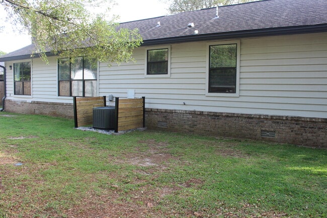 Building Photo - 334 Jamaica Way