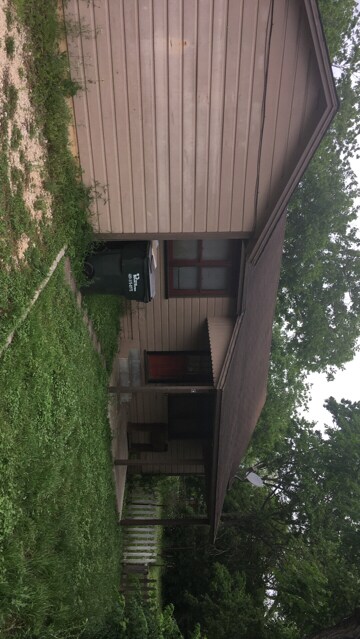 Building Photo - 405 N Burleson St