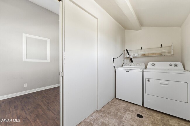 Building Photo - 13237 E Ave W 8