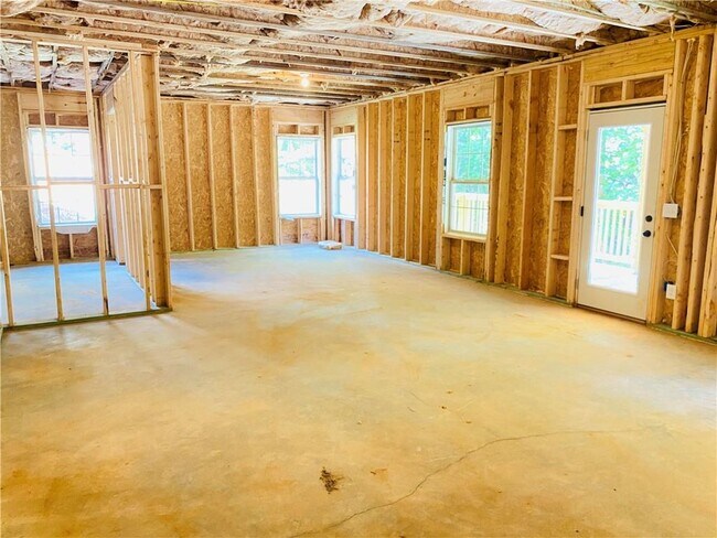 Building Photo - 3610 Leach Rd
