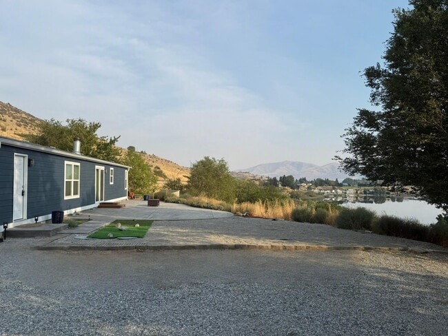 Building Photo - 2995 Wapato Lake Rd