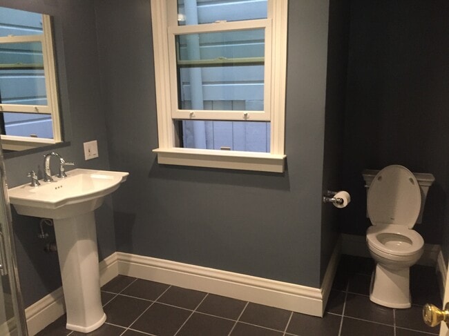 Building Photo - 326 Utah St