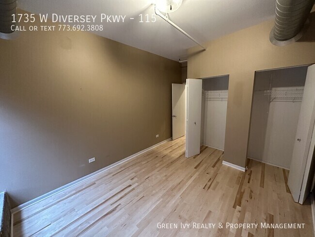 Building Photo - 1735 W Diversey Pkwy