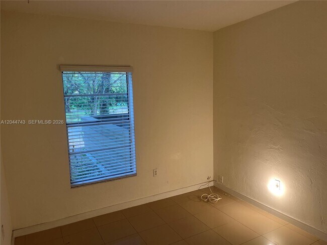 Building Photo - 1205 Mariposa Ave