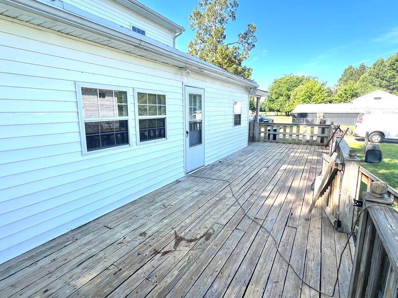 Deck on Back of House - 671 Godley Rd