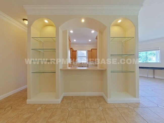 Building Photo - Elegant 2-Bedroom Home with Bonus Flexible...