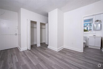 Building Photo - 501 SW 6th Ct