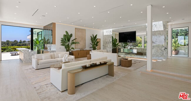 Building Photo - 365 Trousdale Pl