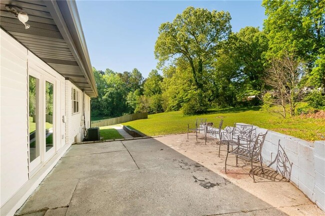 Building Photo - 3646 Rock Springs Dr