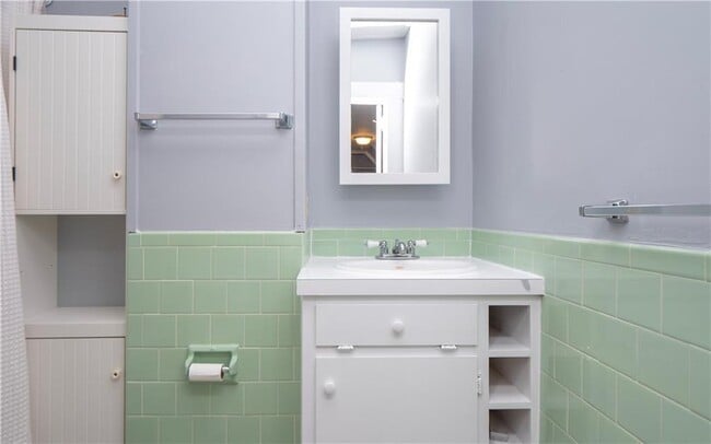 Building Photo - 438 Wolcott Ave