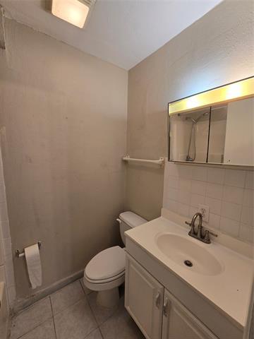 Building Photo - 427 Royal Crest Dr