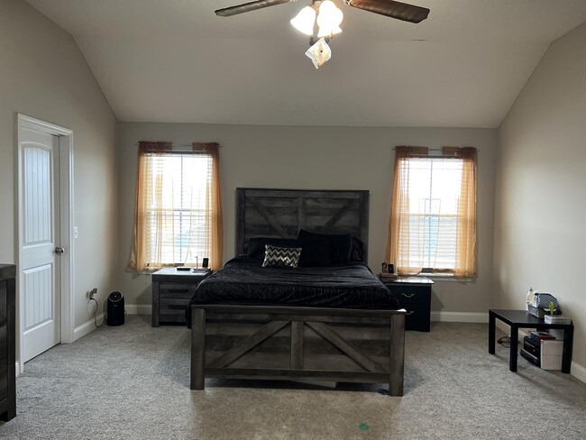Building Photo - 460 Thorp Circle