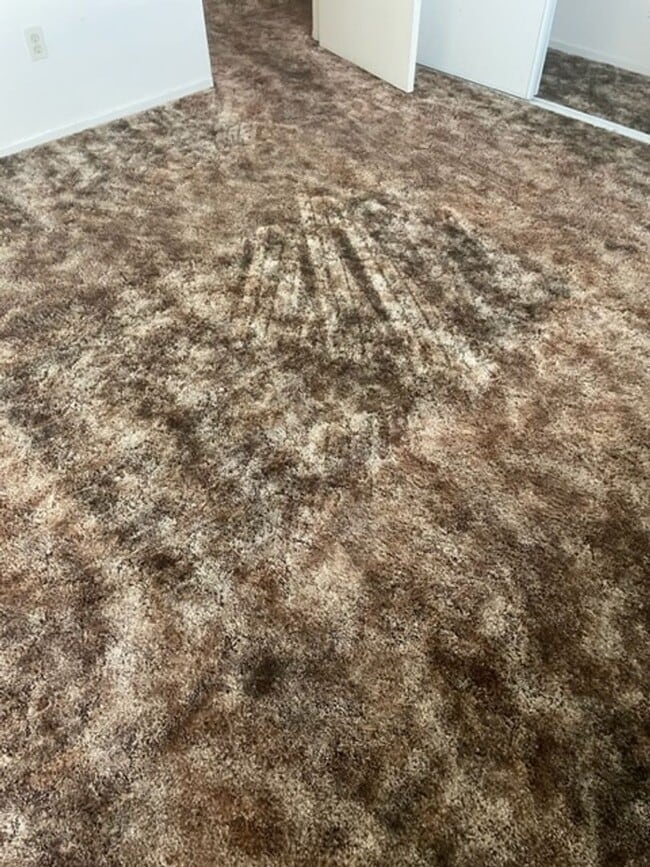 Building Photo - 2 BEDROOM 2 BATH (55+COMMUNITY)