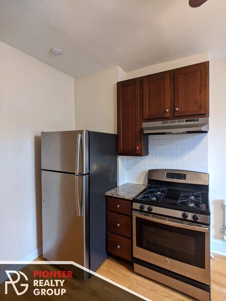 Building Photo - 1615 W Berteau Ave