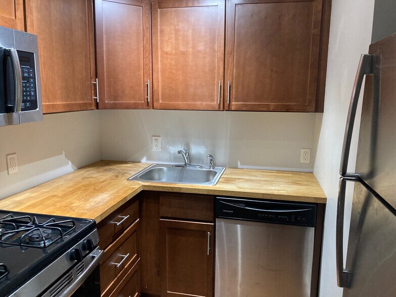 Building Photo - 1203 N W Ave