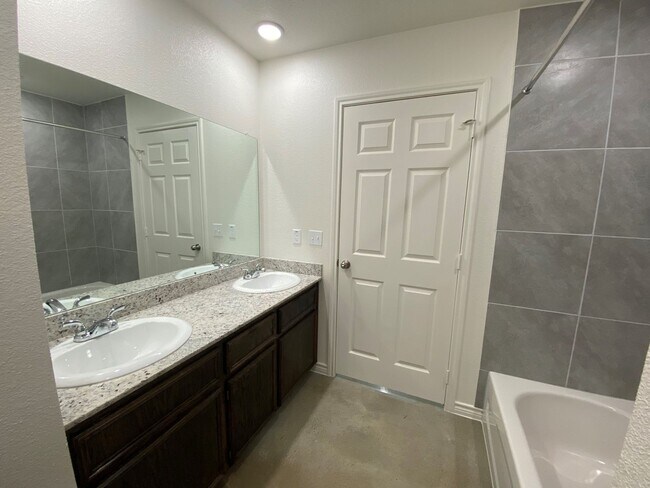 Building Photo - 2306 Alterman Dr