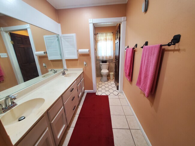 Building Photo - 8423 Tuxford