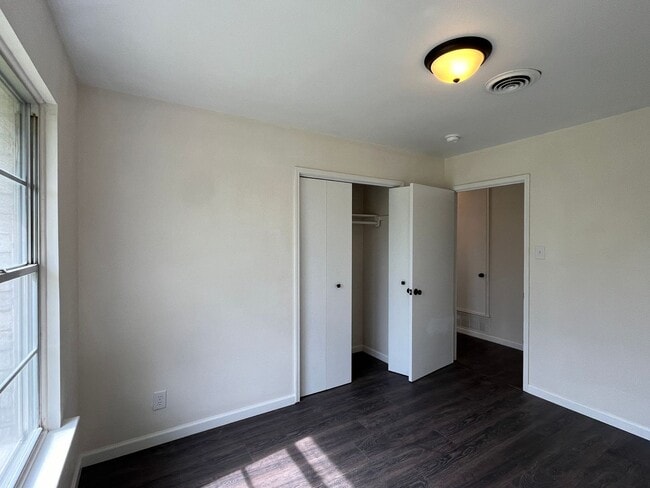 Building Photo - Remodeled 3 Bedroom 2 Bath in Central City