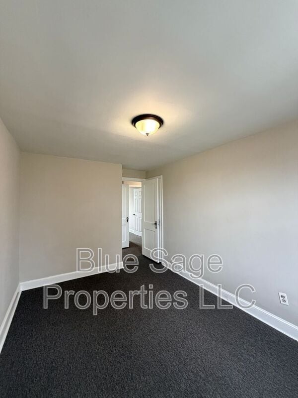 Building Photo - 2345 Bond Ave