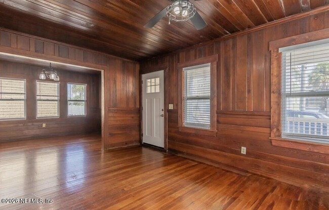 Building Photo - 1718 1st St N