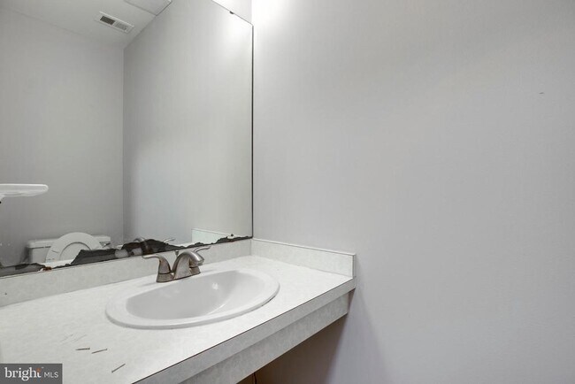 Building Photo - 322 Clay St