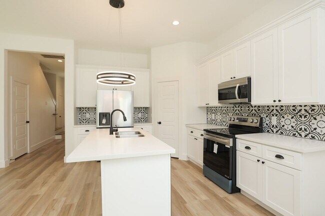 Building Photo - For Lease | 4 Bed, 2.5 Bath | 1,450 Sq Ft |
