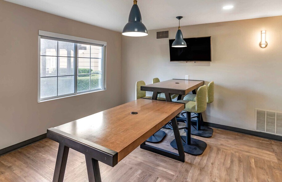 Building Photo - Furnished Studio-San Jose - Airport