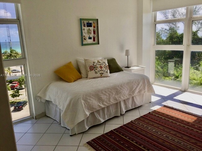 Building Photo - 100 Bayview Dr