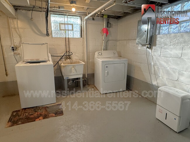 Building Photo - 2009 S 68th St