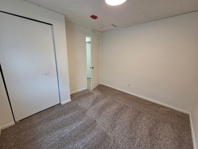 Building Photo - 2 Bed Apartment in the Heart of Golden!