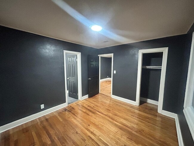 Building Photo - 697 N Holmes St