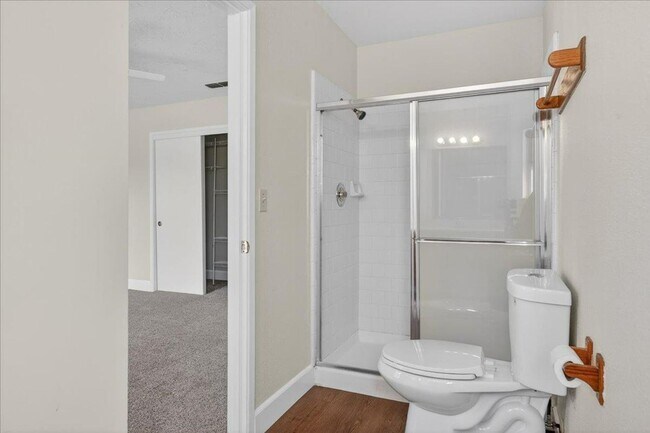 Building Photo - Nicely Remodeled North Fresno 3/2