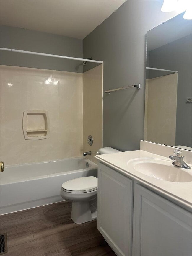 Building Photo - 208 Madison Park Dr