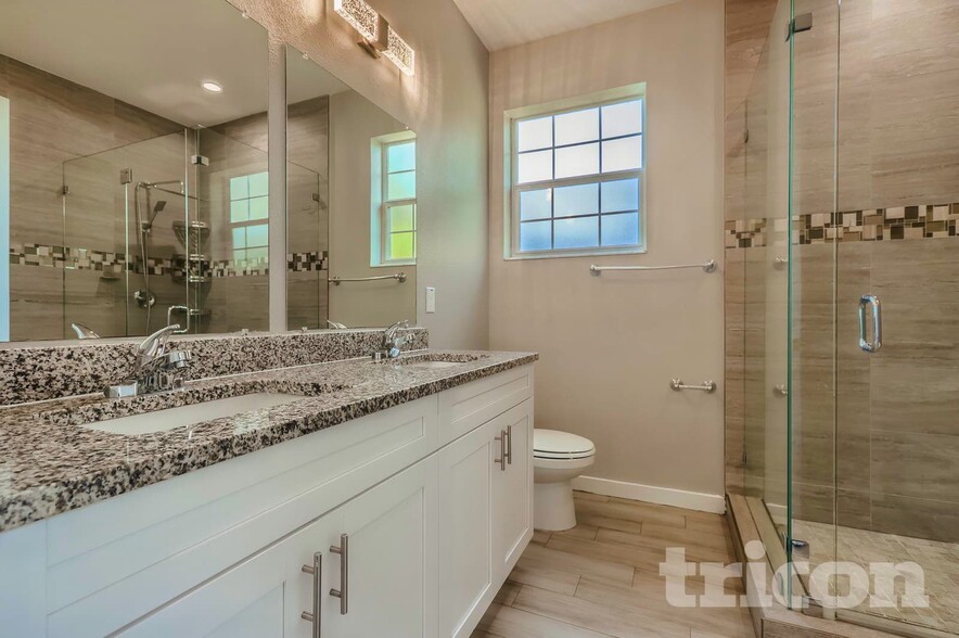 Building Photo - 8118 N Coolidge Ave