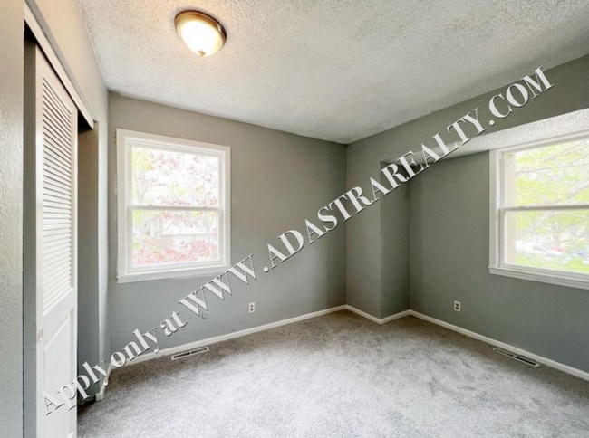 Building Photo - Cozy 4 Bedroom 3 Bath in Olathe-Coming SOON!!