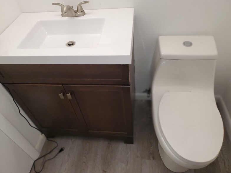 Additional Full Bath - 417 Sugarland Run Dr