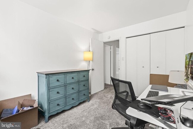 Building Photo - 2216 S Quincy St