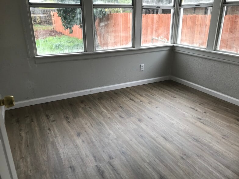 Building Photo - 2127 B Street