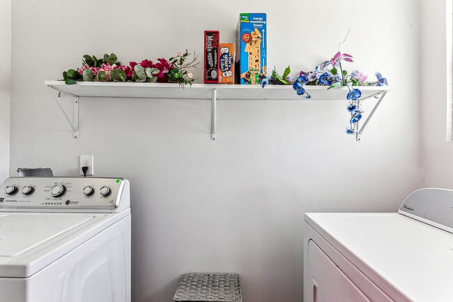 Building Photo - 2331 Feliciana St