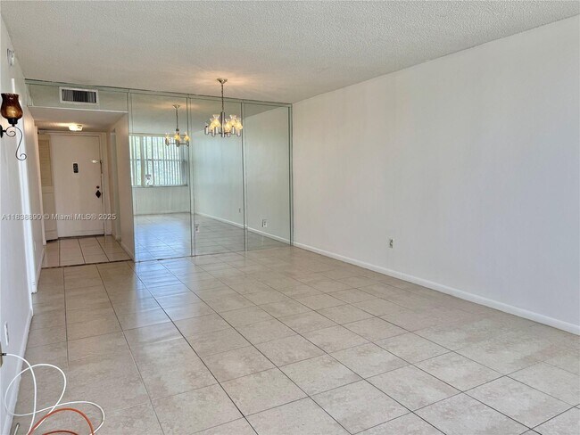 Building Photo - 1300 NE Miami Gardens Dr