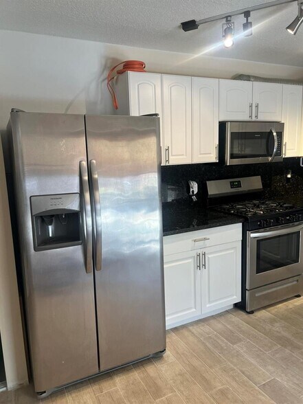Building Photo - 2318 Waterside Dr