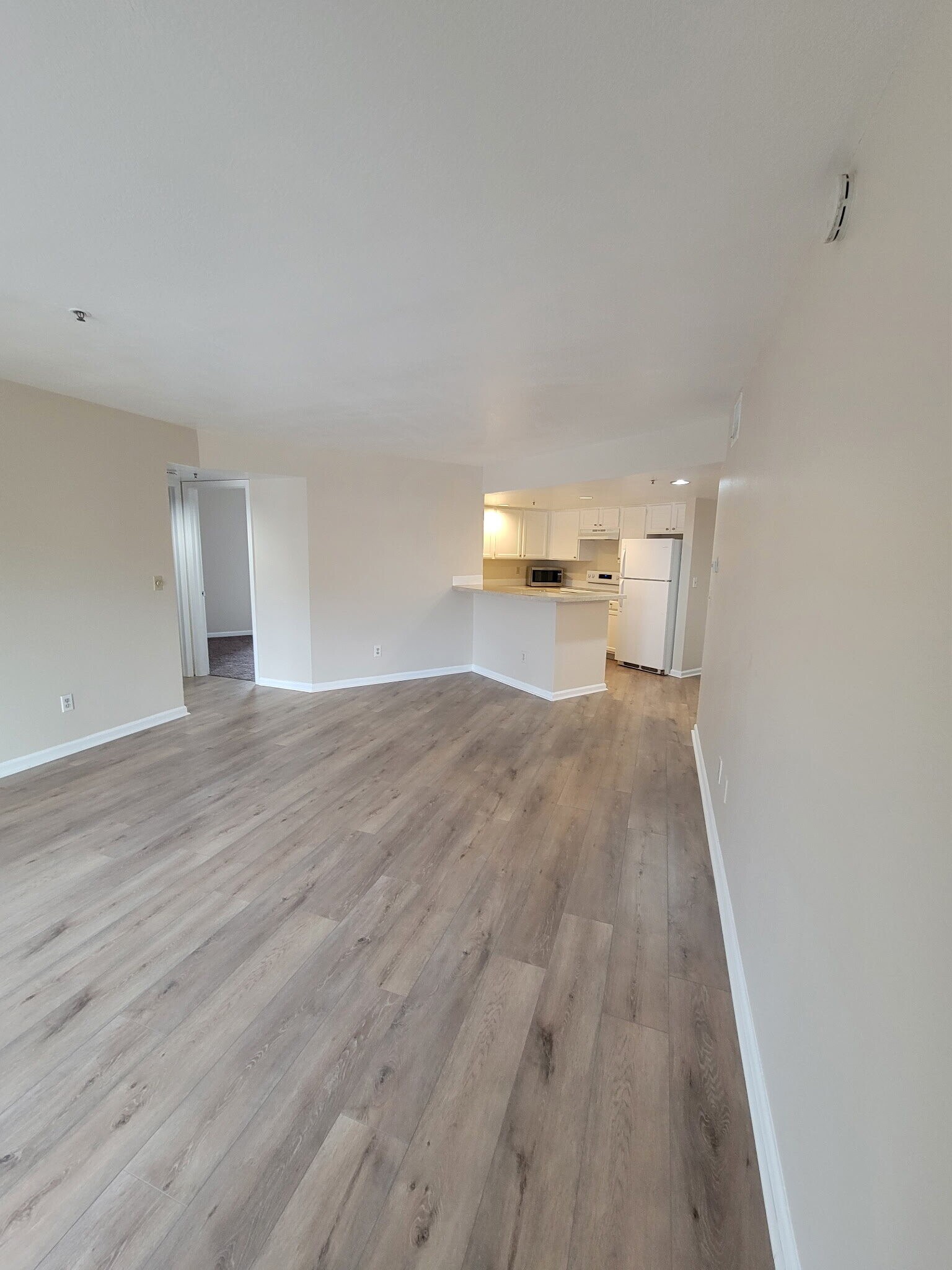 Building Photo - 1085 Broadway St