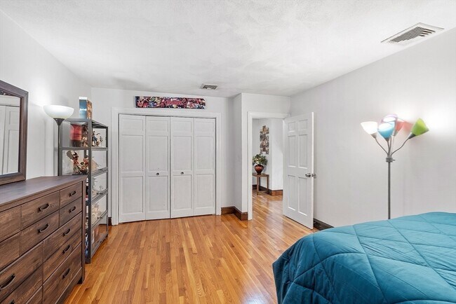 Building Photo - 34 Wildmeadow Rd