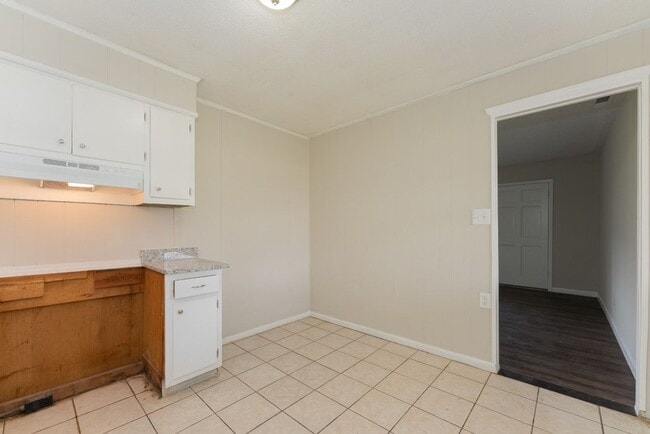 Building Photo - Hot Listing in Athens – 4 Beds, Granite Co...
