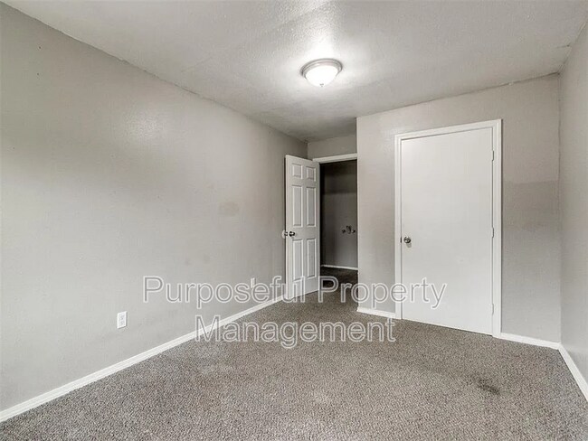 Building Photo - 6814 Lancer Ln